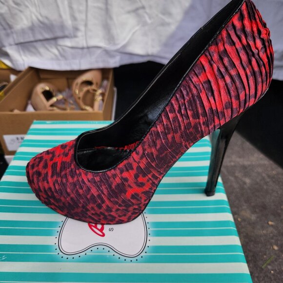 Fun Betty Page Shoes - Picture 1 of 4
